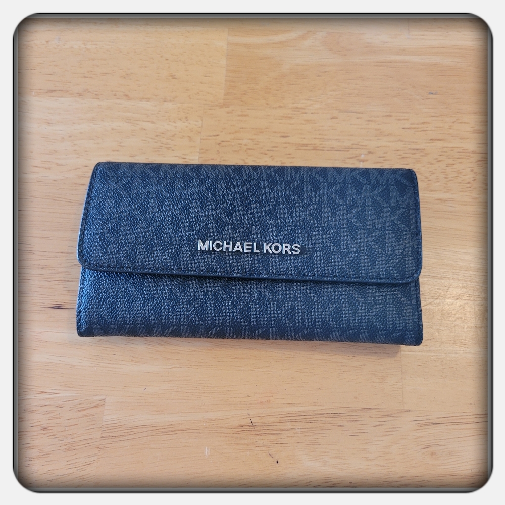 EUC Michael kors Black Jet Set Trifold Wallet